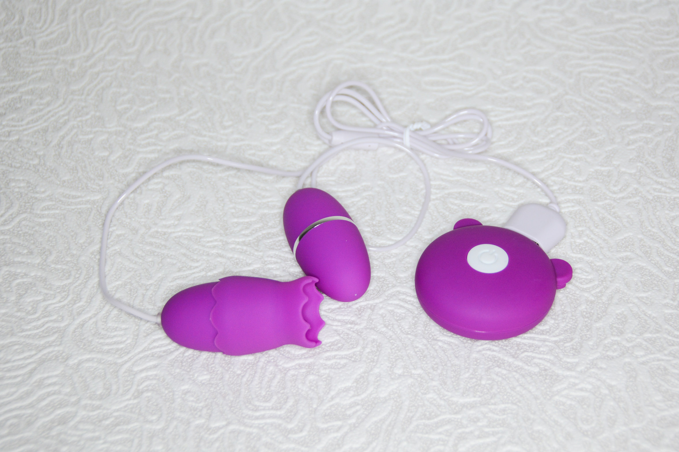 Tongue and Bullet Vibrator Review by LizX The entire set