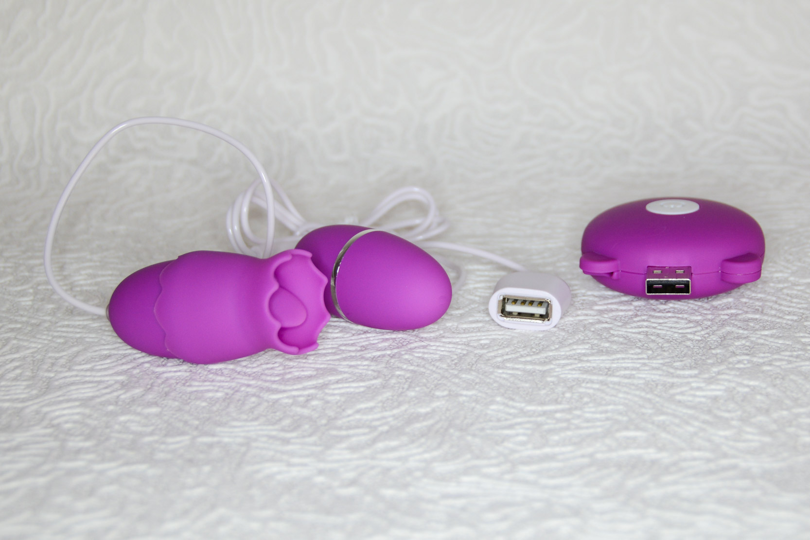 Tongue and Bullet Vibrator Review by LizX The USB connection