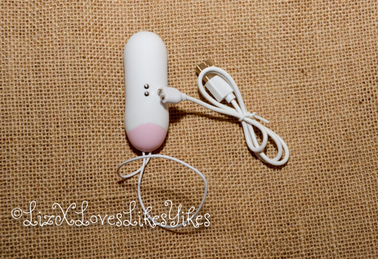 Review of Bombomda Cat Claw Licking Vibrator for Women Copyright Liz BlackX