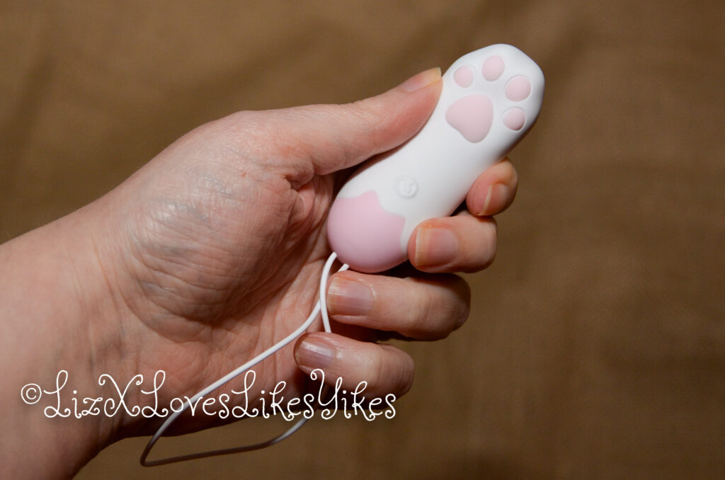 Review of Bombomda Cat Claw Licking Vibrator for Women Copyright Liz BlackX