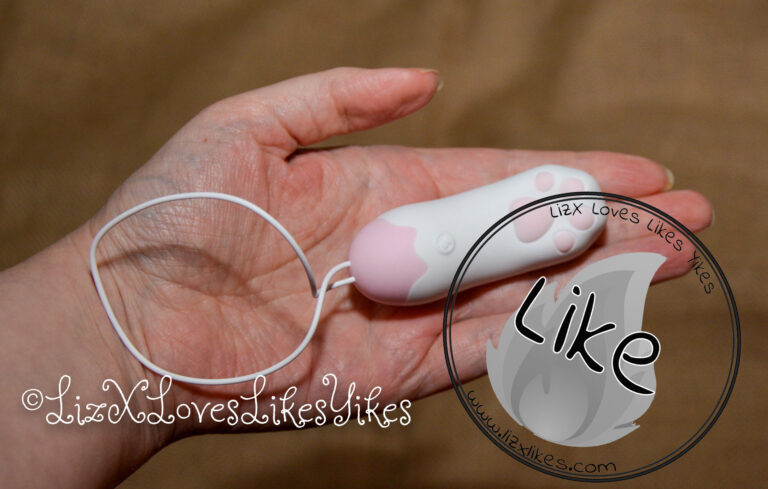 Review of Bombomda Cat Claw Licking Vibrator for Women Copyright Liz BlackX