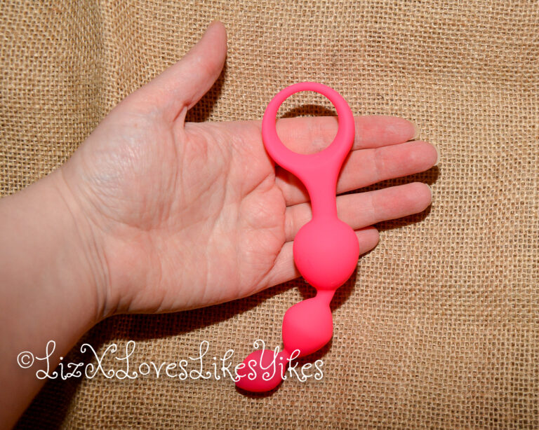 Review of Rimba Barcelona Anal set with buttplug and anal beads - pink Copyright Liz BlackX