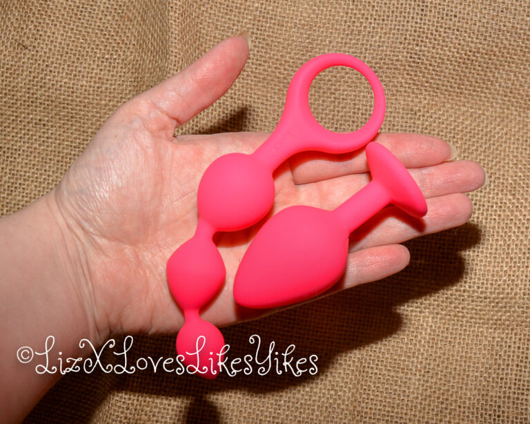 Review of Rimba Barcelona Anal set with buttplug and anal beads - pink Copyright Liz BlackX