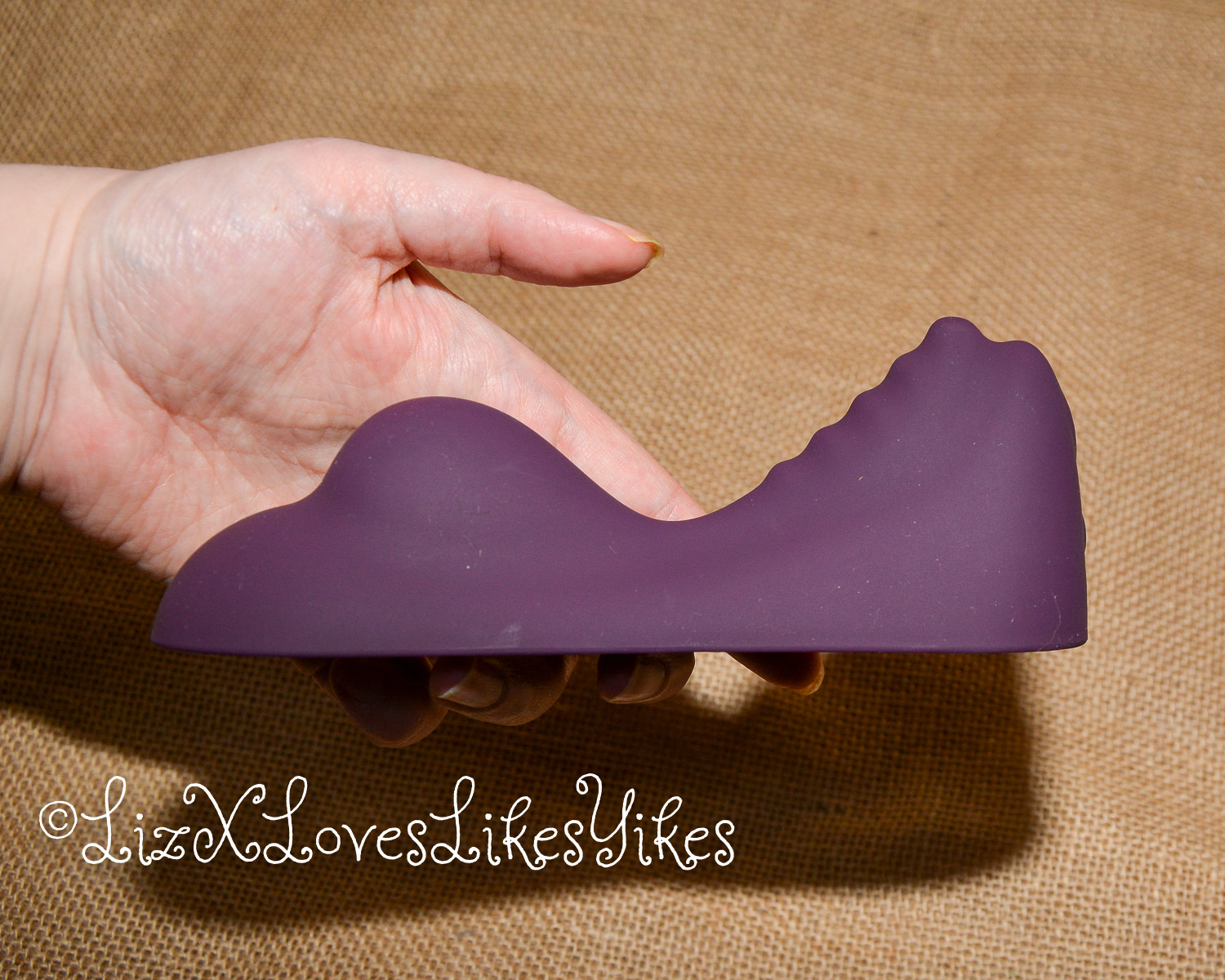 Review of Ruby Glow Dusk Ride On External Hands-Free Vibrator