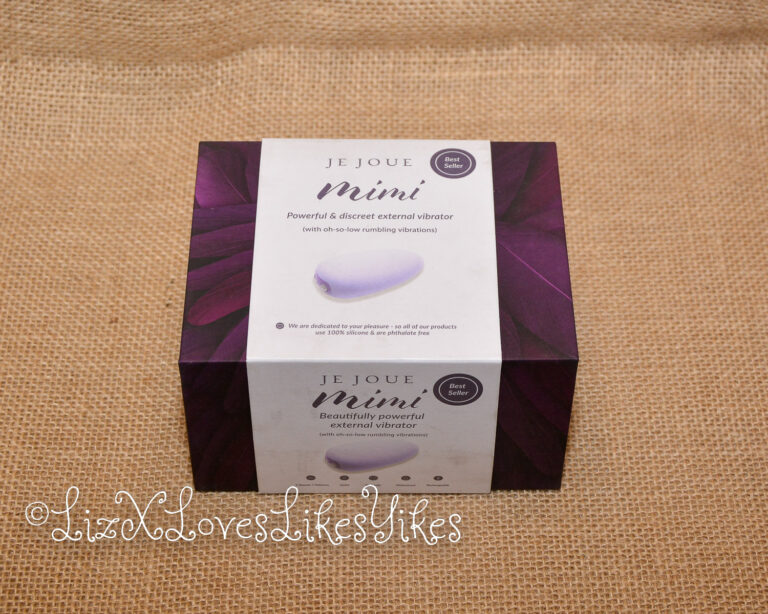 Review of Je Joue Mimi Clitoral and External Vibrator - Lilac Copyright Liz BlackX The box it comes in.