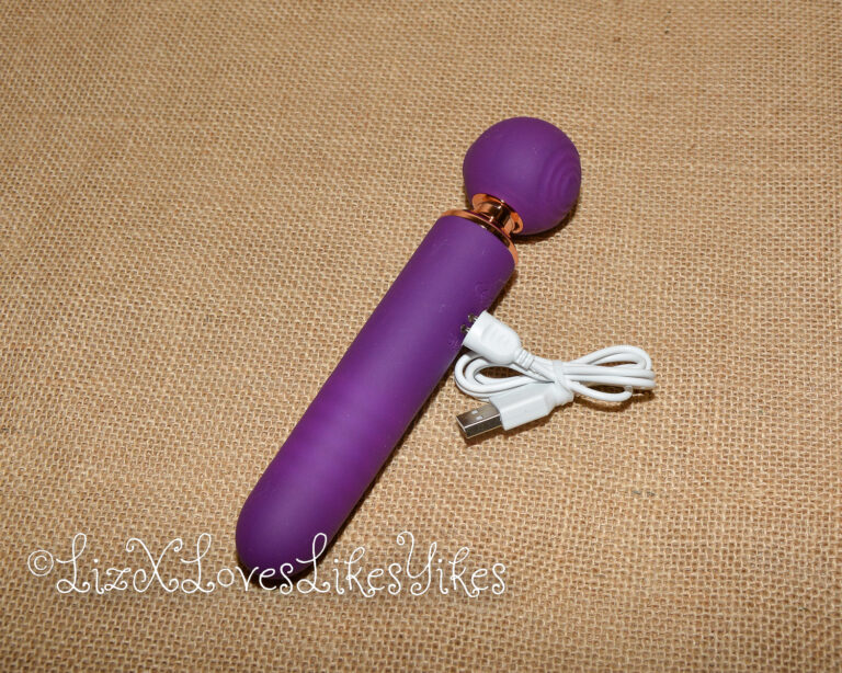 Review of the 3-in-1 Sucking & Flapping Thrusting Vibrator Funzze.com Copyright Liz BlackX