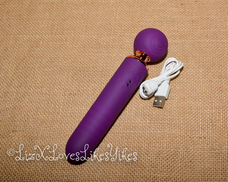 Review of the 3-in-1 Sucking & Flapping Thrusting Vibrator Funzze.com Copyright Liz BlackX