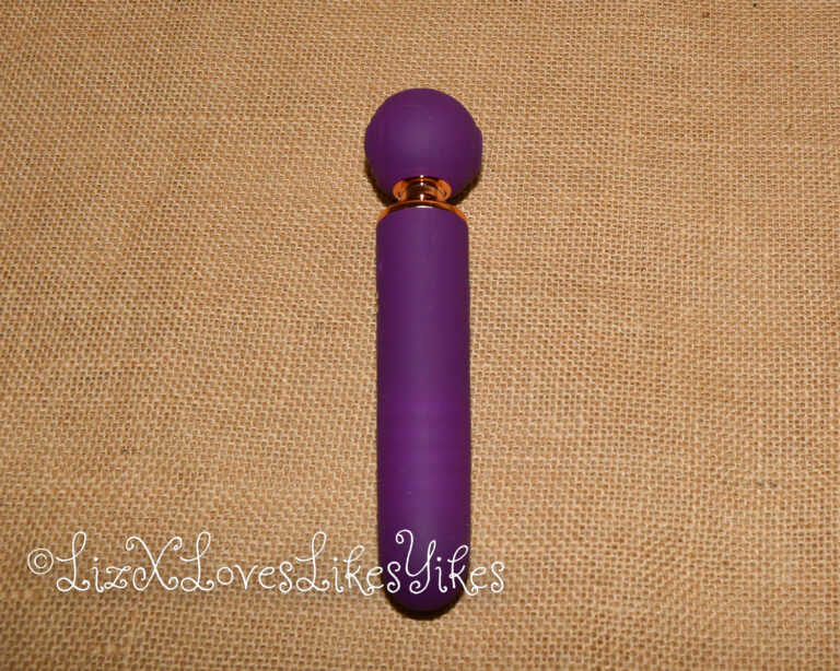 Review of the 3-in-1 Sucking & Flapping Thrusting Vibrator Funzze.com Copyright Liz BlackX