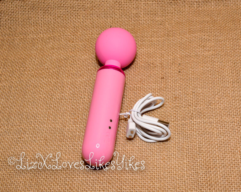 Review of the Pomi Wand Powerful Mini Vibrating Wand Massager Honey Play Box from Honeyplaybox.com Copyright Liz BlackX