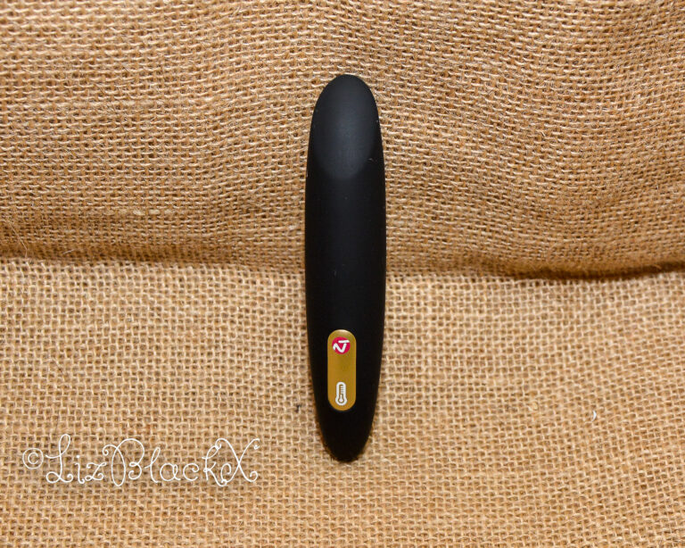 Review of the Samba lipstick vibrator by Nomi Tang Copyright Liz BlackX