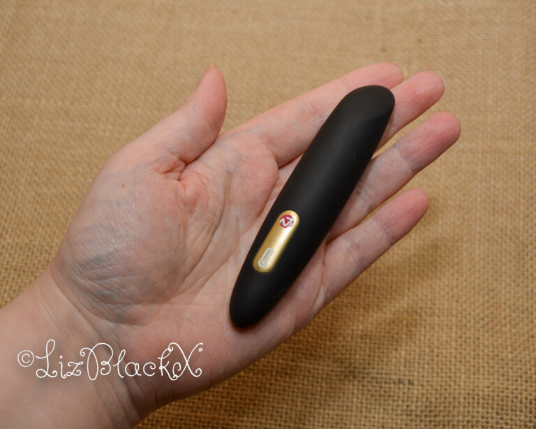 Review of the Samba lipstick vibrator by Nomi Tang Copyright Liz BlackX