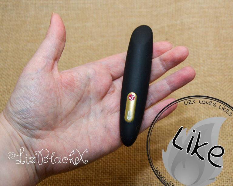 Review of the Samba lipstick vibrator by Nomi Tang Copyright Liz BlackX
