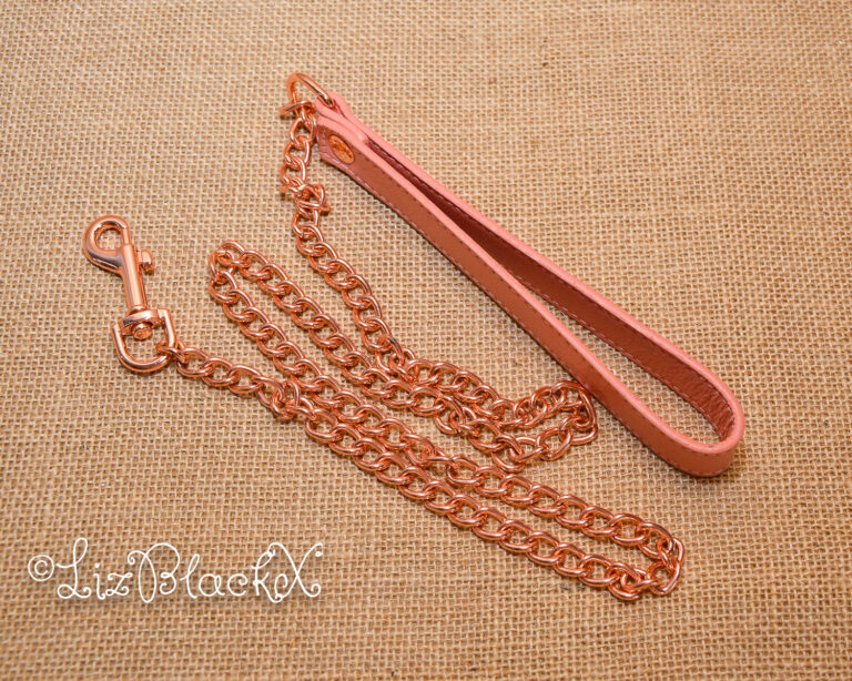 Review of the Pink Dream Leather Collar with Leash by Liebe Seele Copyright Liz BlackX