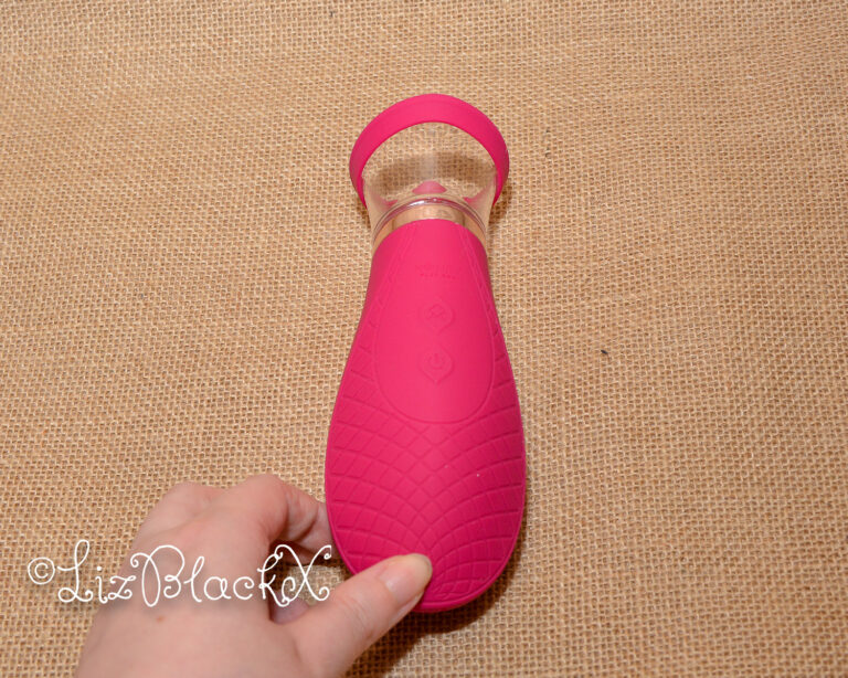 Review of the Scioness by HoneyPlayBox.com. Copyright Liz BlackX