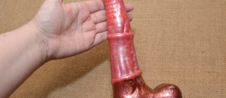 Review of the Laphwing Monster Dildo: Sizing Up the Medium Etasa
