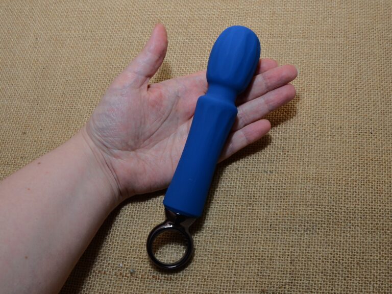 Small but Mighty: Exploring the Delights of the Primo Wand Vibrator by Screaming O Copyright Liz BlackX