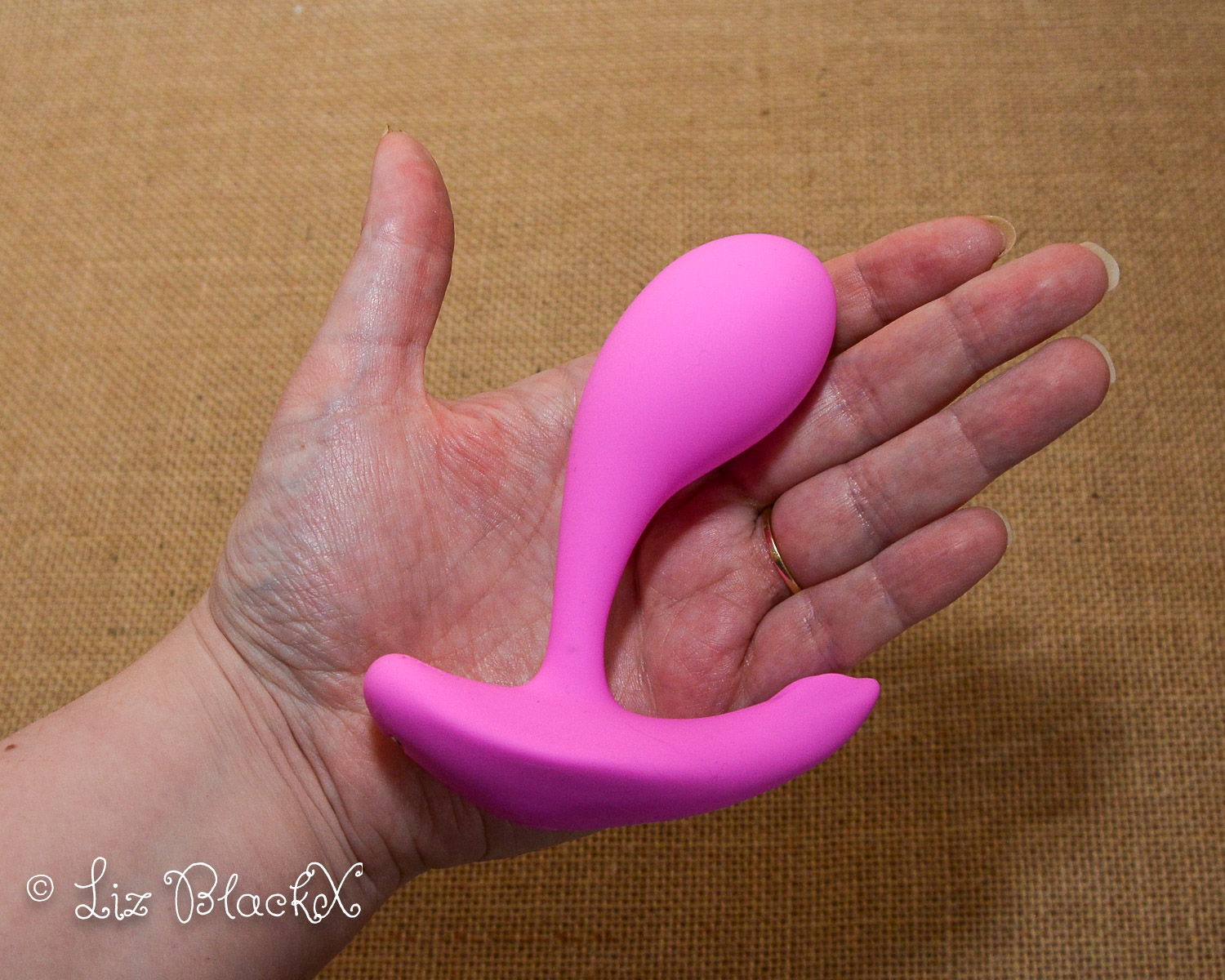 Honey Play Box’s Oly 2: A Feature-Packed Vibrator for Tech-Savvy Pleasure Seekers