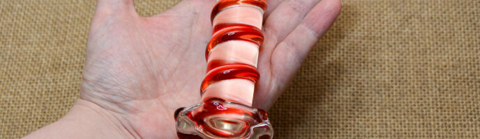 Clear Pleasure: Funzze Glass Dildo’s Seductive Rotary Surprise