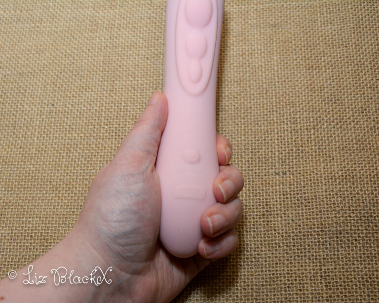Kiiroo Pearl 3 Vibrator Review: Remote Play & Video Sync Make It Unstoppable Copyright Liz BlackX