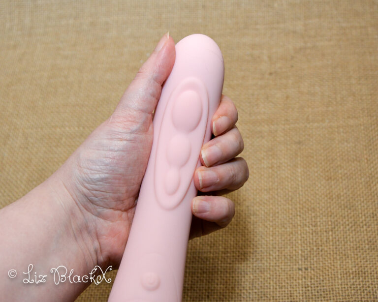 Kiiroo Pearl 3 Vibrator Review: Remote Play & Video Sync Make It Unstoppable Copyright Liz BlackX