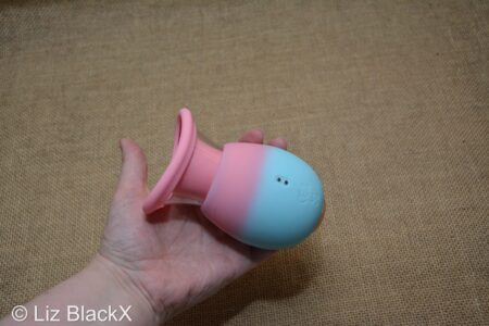 Funzze Suck and Kiss Vibrating Pussy Pump Honest Review Copyright Liz BlackX