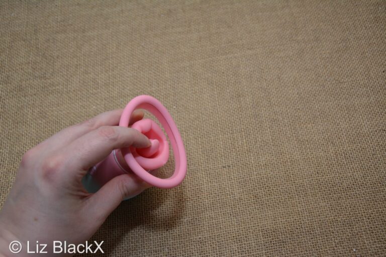 Funzze Suck and Kiss Vibrating Pussy Pump Honest Review Copyright Liz BlackX