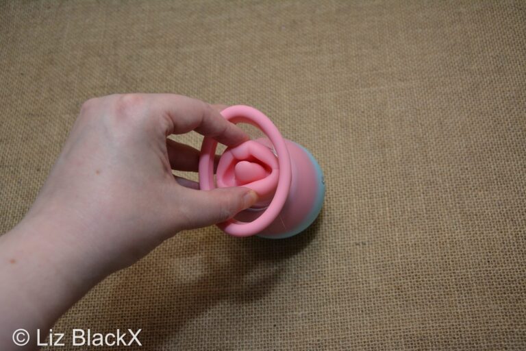 Funzze Suck and Kiss Vibrating Pussy Pump Honest Review Copyright Liz BlackX